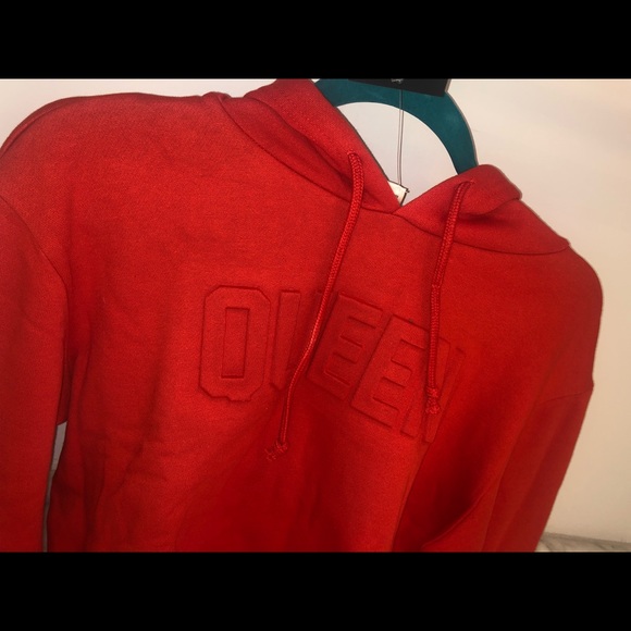 Cropped red sweatshirt - Picture 3 of 3